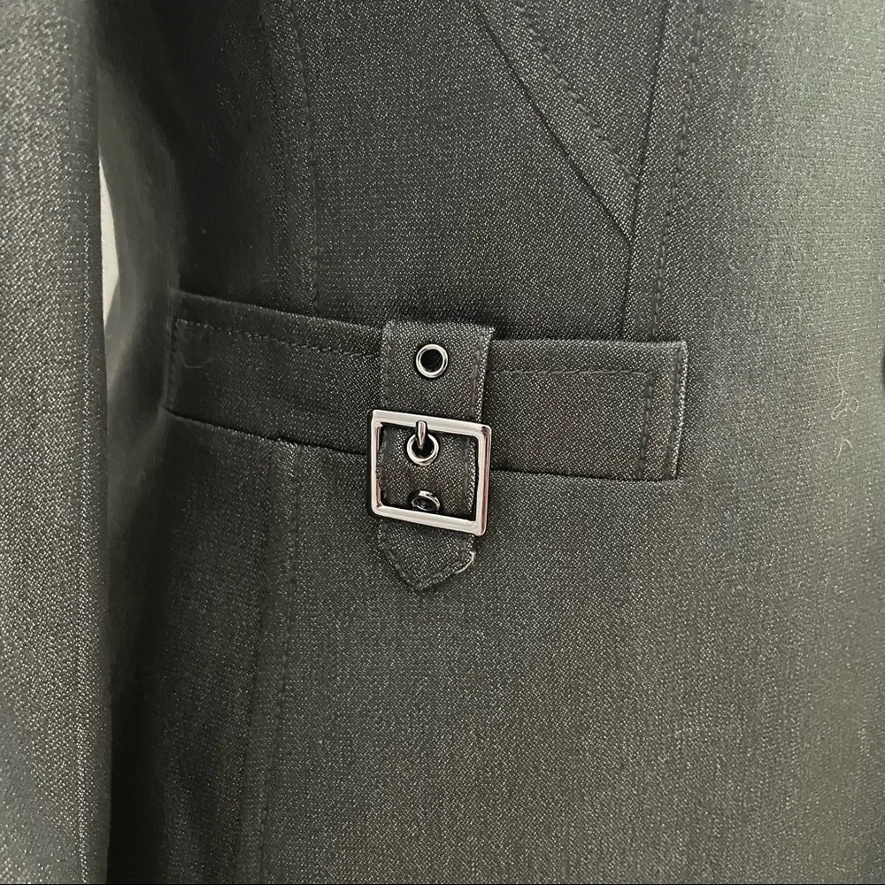 Tahari Arthur S. Levine gray blazer/jacket in a size 4P - Picture 6 of 13